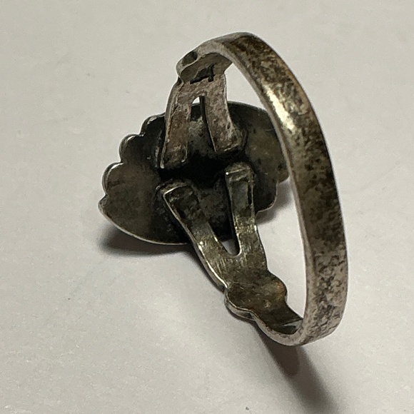 Native American Sterling Silver Ring with a Turquoise Stone. Size 6 - Picture 7 of 8